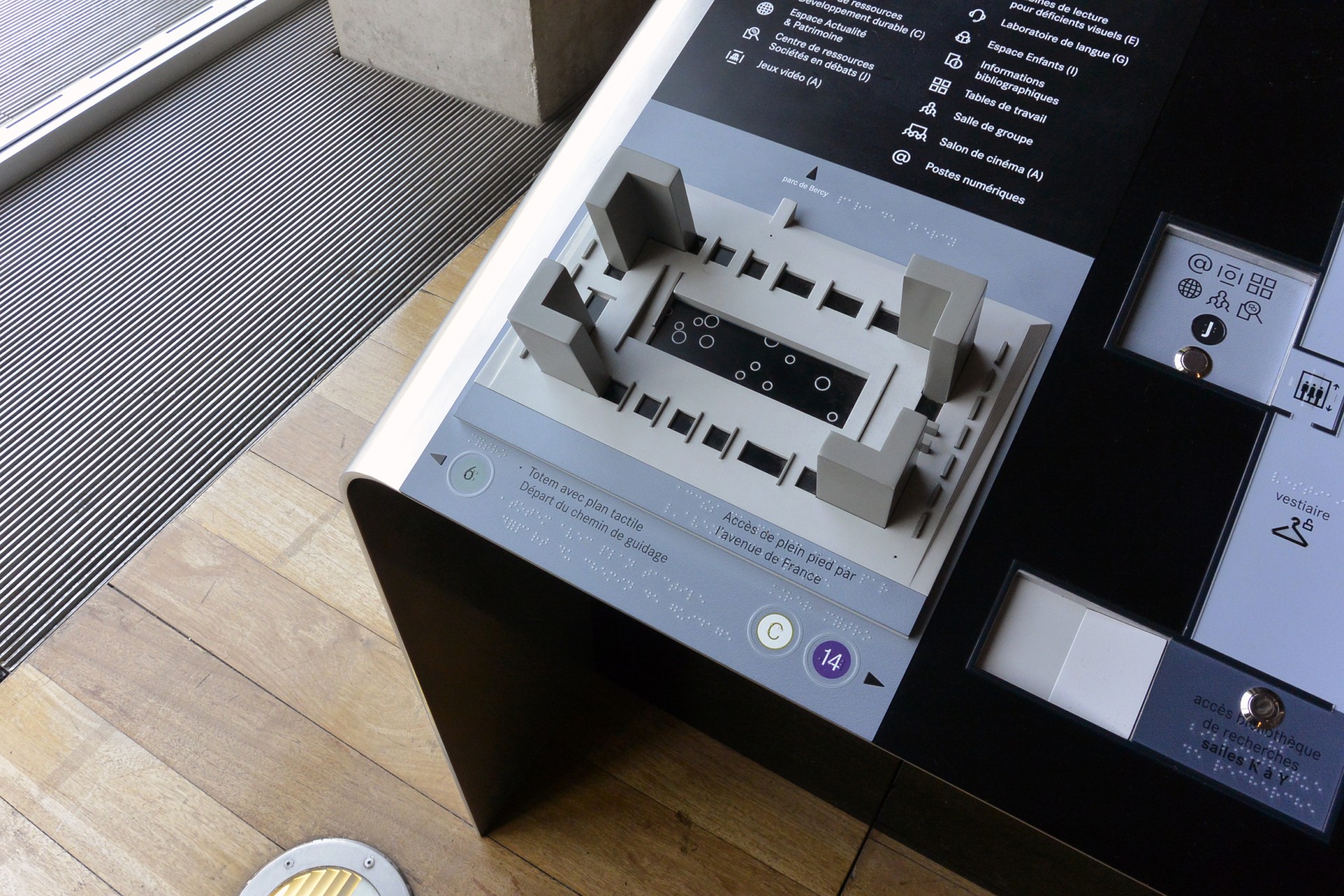 studio-weg-bnf-francois-mitterrand_bnf-signaletique-studio-weg-23.jpg