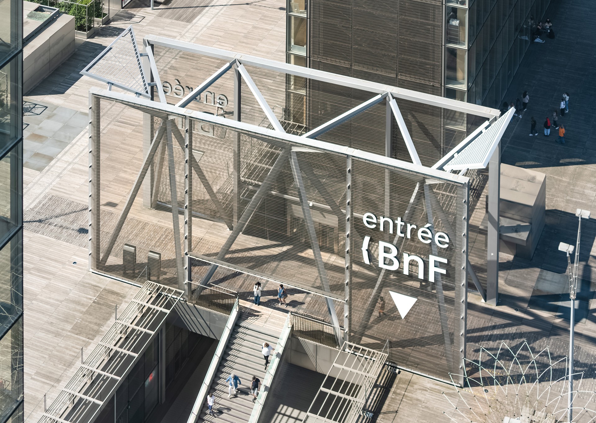 studio-weg-parvis-de-la-bnf_bnf-parvis-signatique-studio-weg-06.jpg