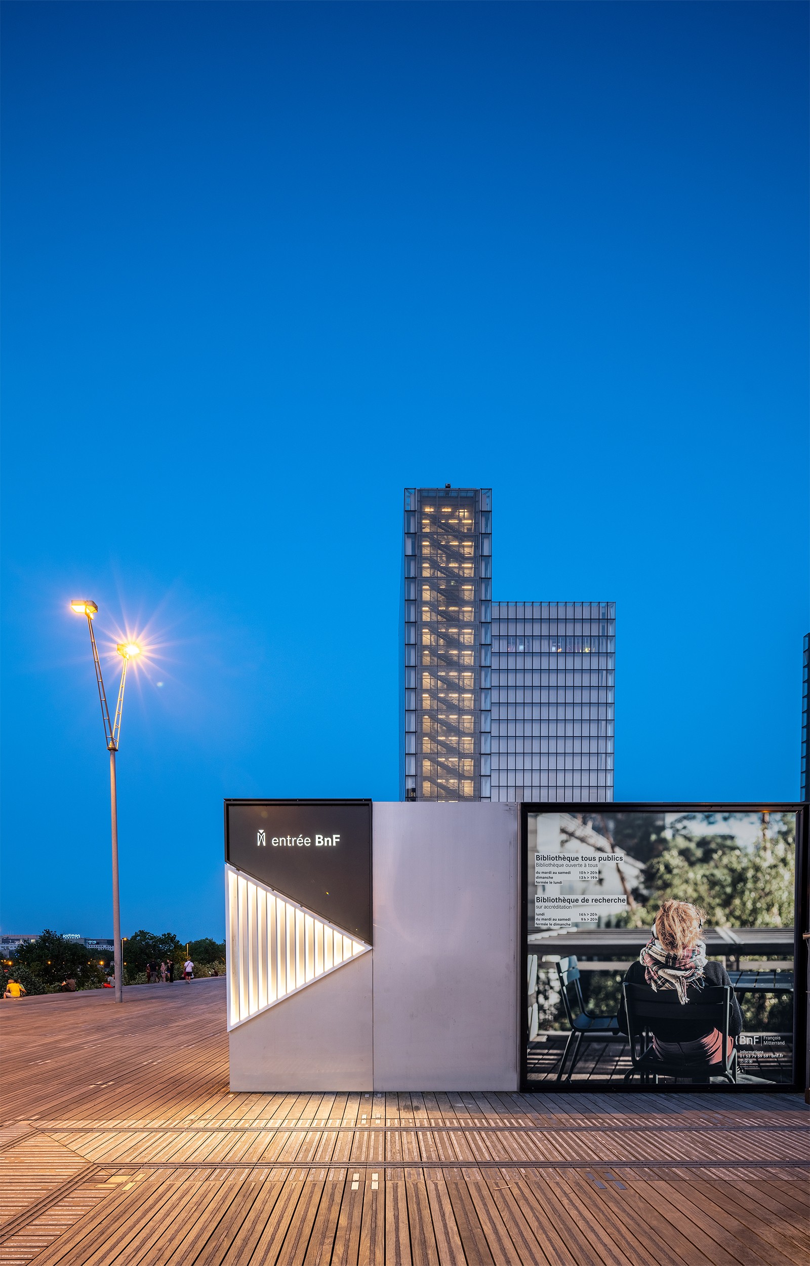 studio-weg-parvis-de-la-bnf_bnf-parvis-signatique-studio-weg-16.jpg