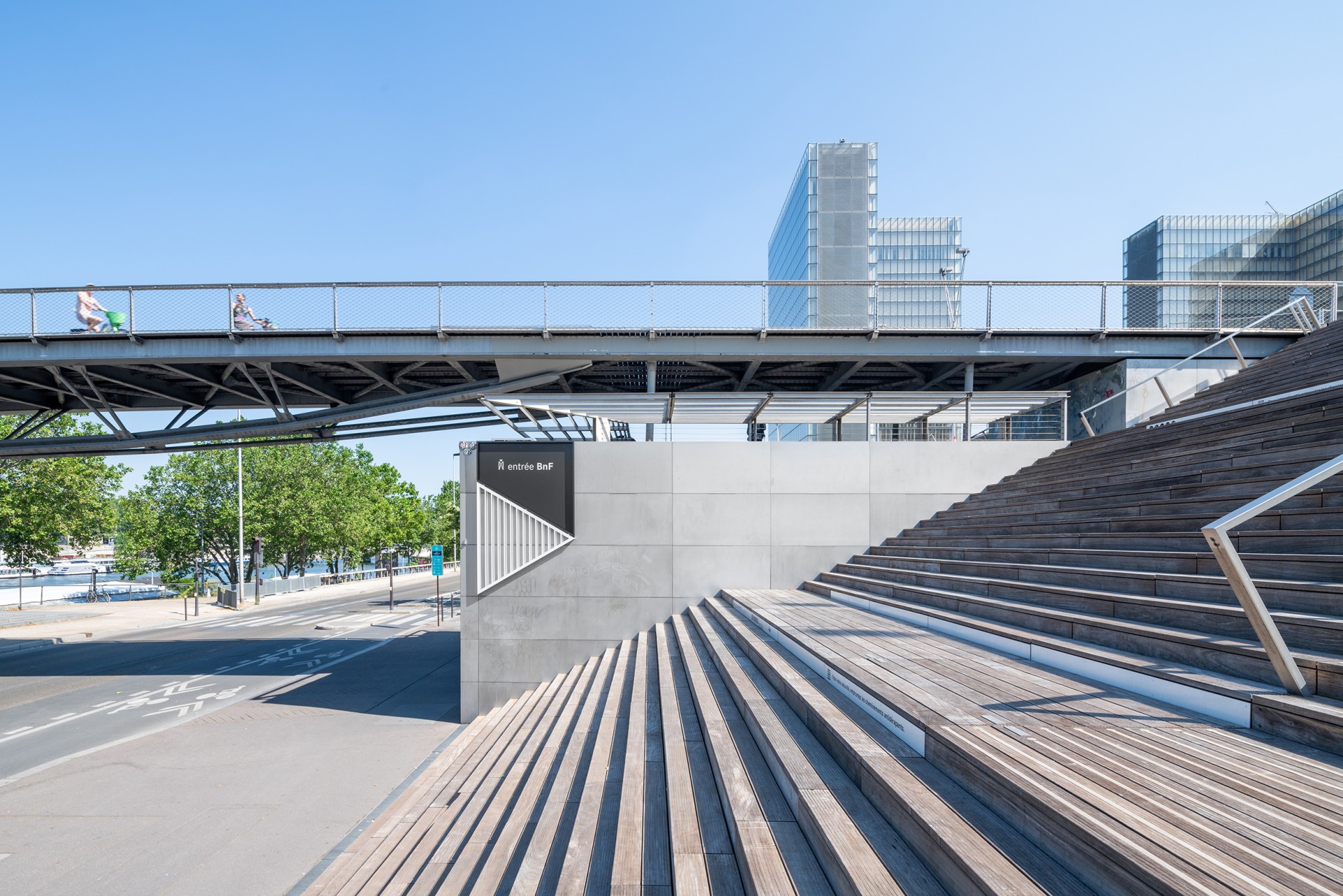 studio-weg-parvis-de-la-bnf_bnf-parvis-signatique-studio-weg-15.jpg