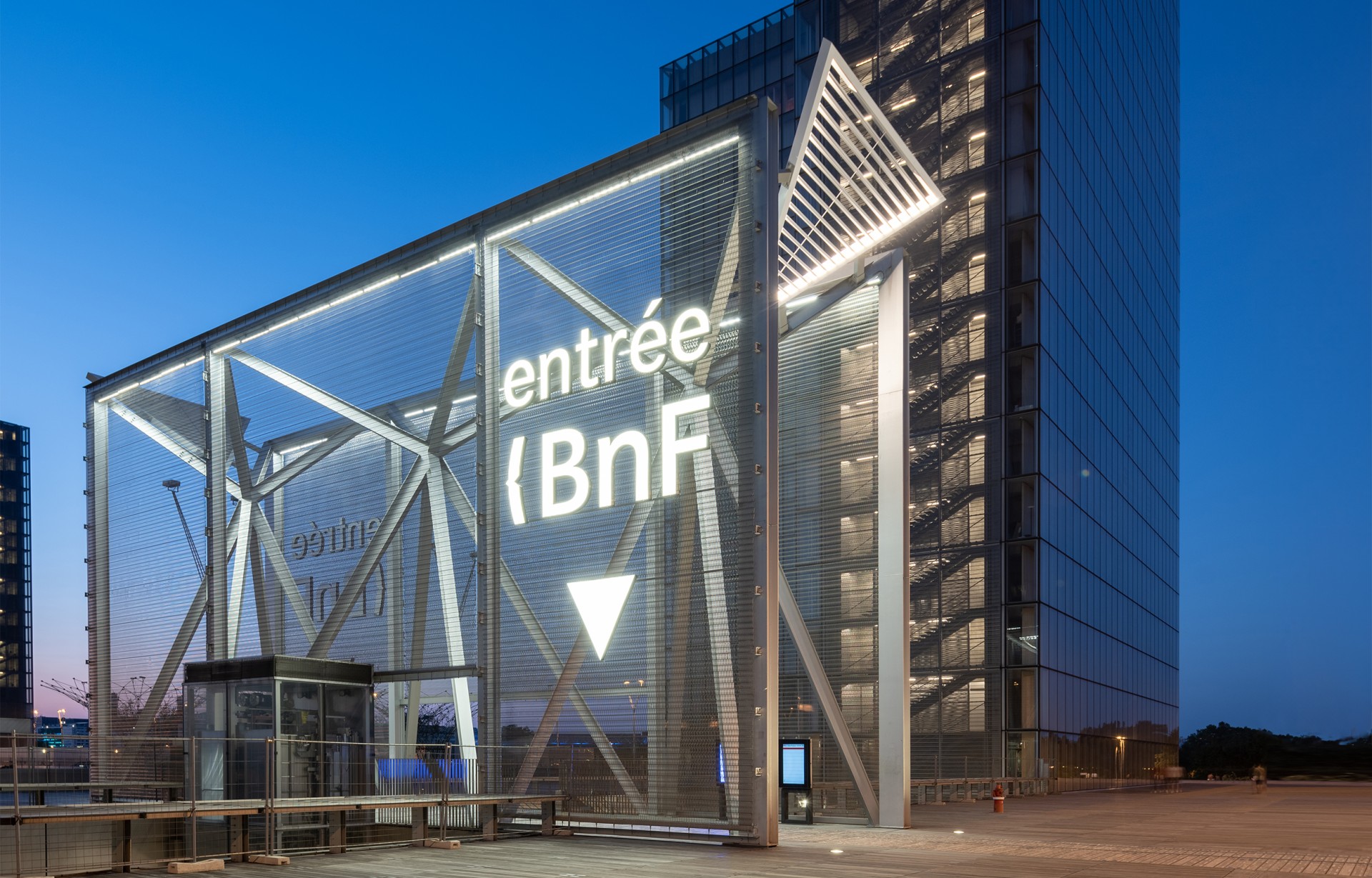 studio-weg-parvis-de-la-bnf_bnf-parvis-signatique-studio-weg-09.jpg