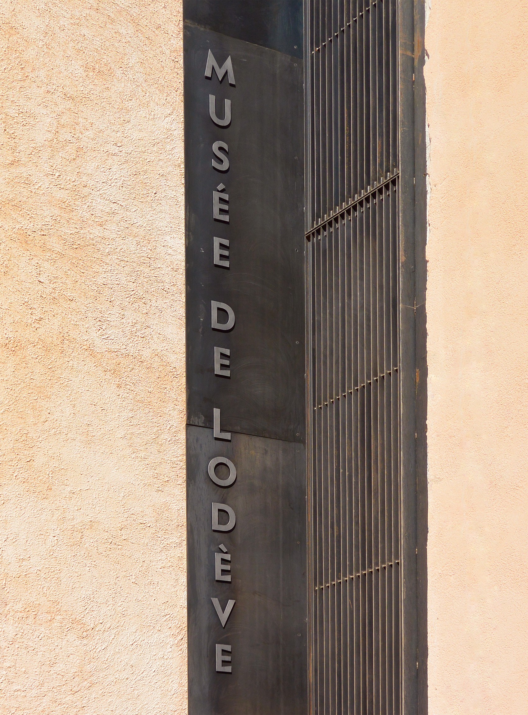 studio-weg-musee-de-lodeve_lodeve-signaletique-studio_weg_03.jpg