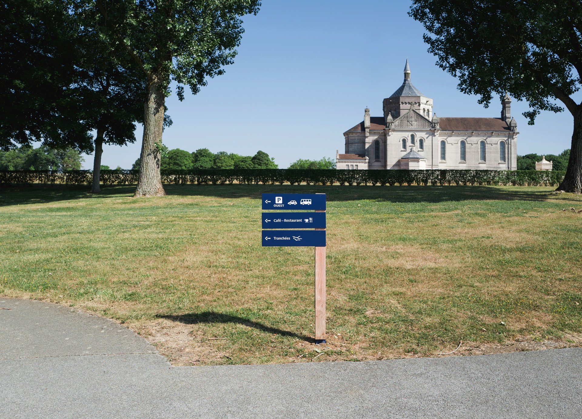 studio-weg-notre-dame-de-lorette_notre-dame-de-lorette-signaletique-studio_weg-11.jpg