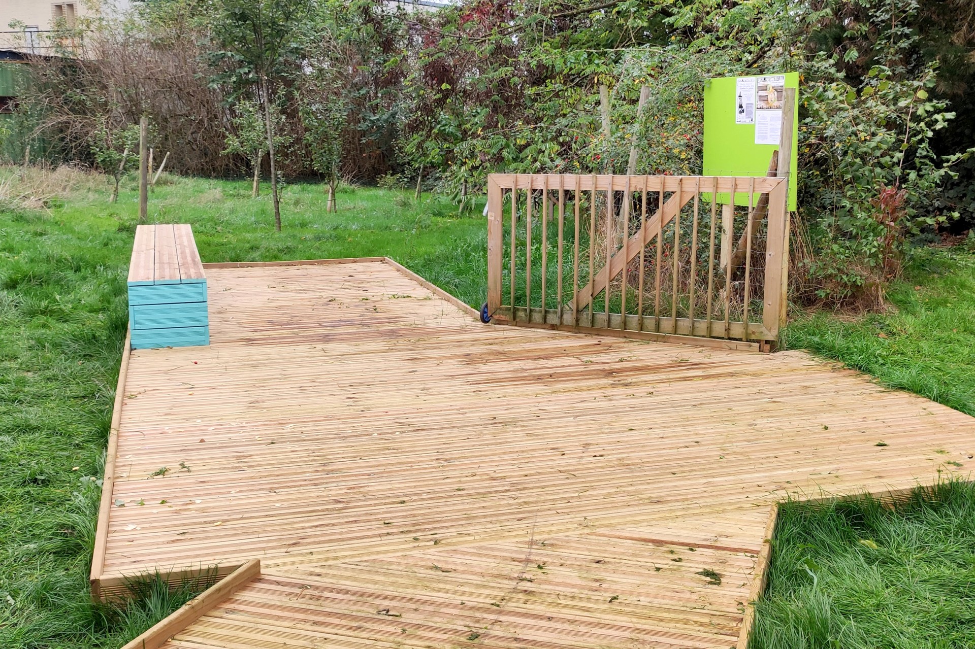 studio-weg-passerelle-vers-un-jardin-partage_maubeuge-urbainsme-transitoire-studio-weg-03.jpg